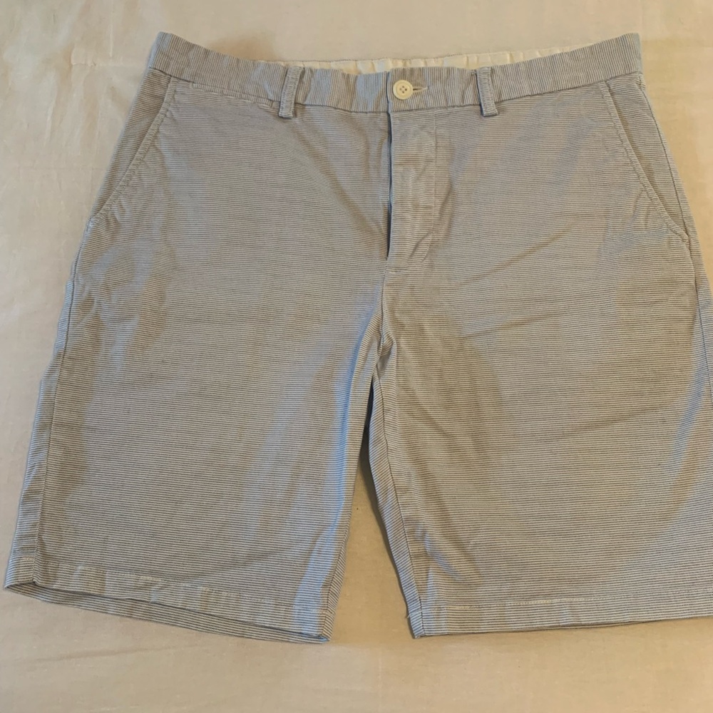 Old Navy Men's Light Blue and White Flat Front Shorts